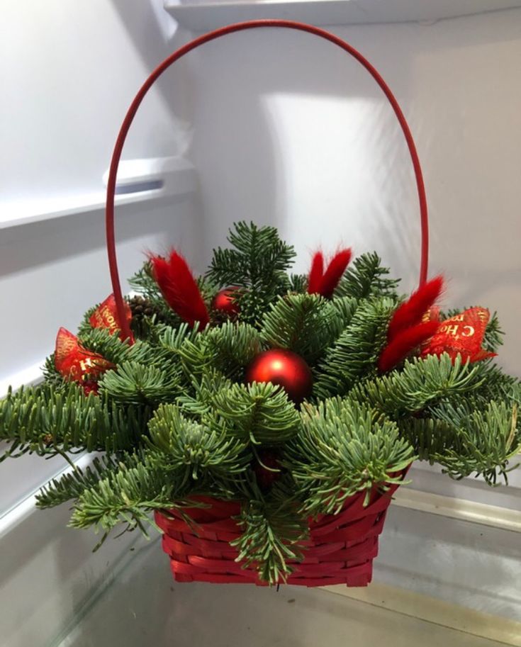 Holiday Carnation & Alstroemeria Hatbox 🎄❤️
